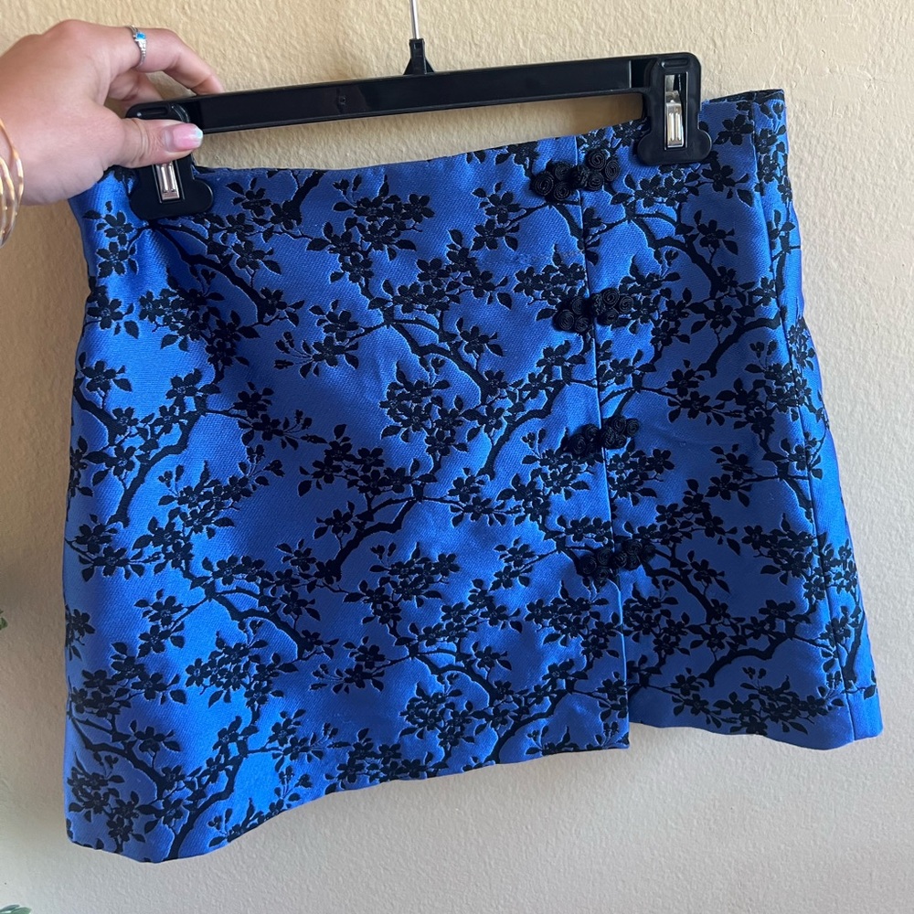Blue sapphire Asian style mini skirt ZARA size medium. Black patterns